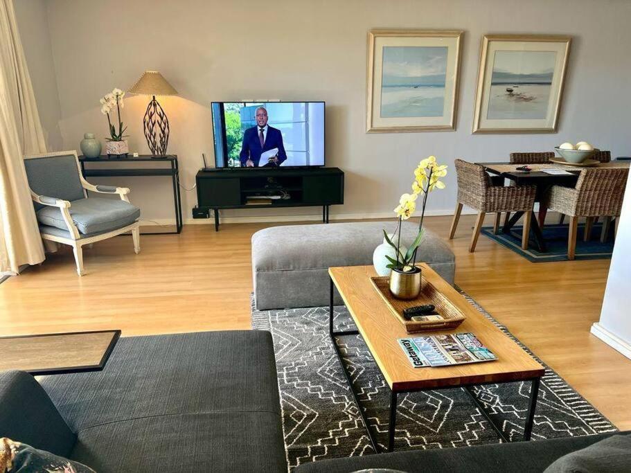 Parama 003 Secure, Luxurious Waterfront Apartment Cape Town Bagian luar foto