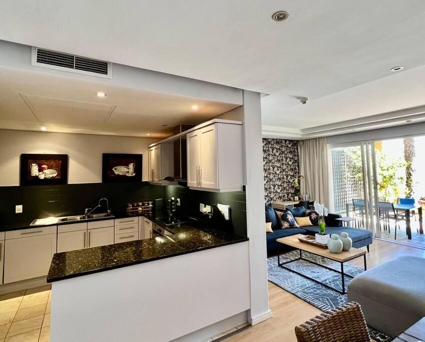 Parama 003 Secure, Luxurious Waterfront Apartment Cape Town Bagian luar foto